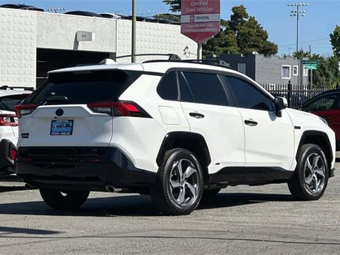 Used 2021 Toyota RAV4 SE image 4