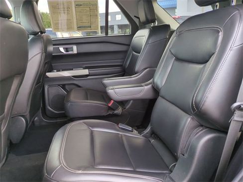Used 2022 Ford Explorer XLT w/ Equipment Group 202A image 14