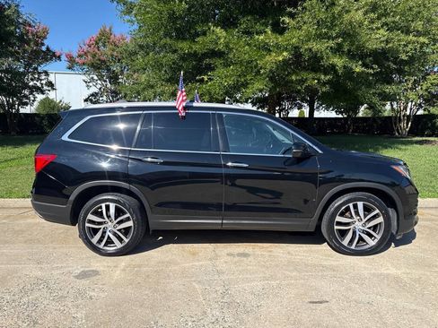 Used 2017 Honda Pilot Elite image 2