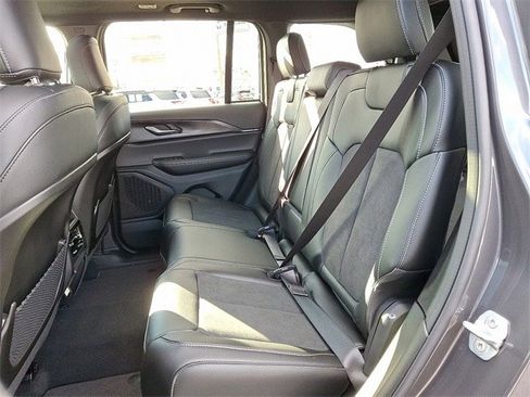 New 2025 Jeep Grand Cherokee Altitude image 6