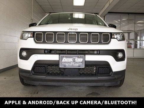 Used 2022 Jeep Compass Latitude image 2