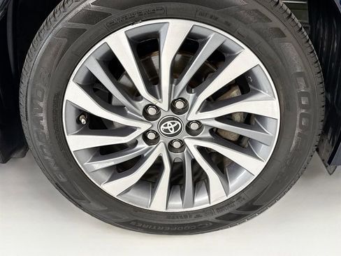 Used 2017 Toyota Corolla XLE FWD image 32
