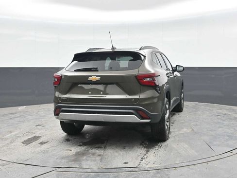 Used 2024 Chevrolet Trax LT w/ Sunroof Package FWD image 10