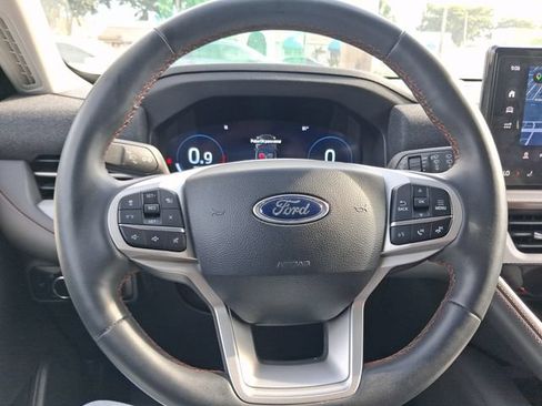 Used 2025 Ford Explorer Active RWD image 14