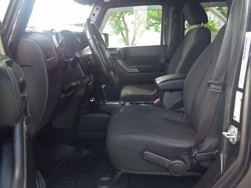 Used 2017 Jeep Wrangler Unlimited Sport w/ Quick Order Package 24S AWD/4WD image 16