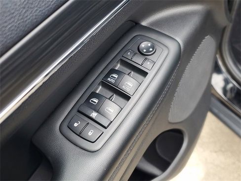 Used 2019 Jeep Grand Cherokee Limited w/ Luxury Group II image 17