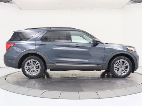 Used 2022 Ford Explorer XLT w/ Equipment Group 202A AWD/4WD image 6