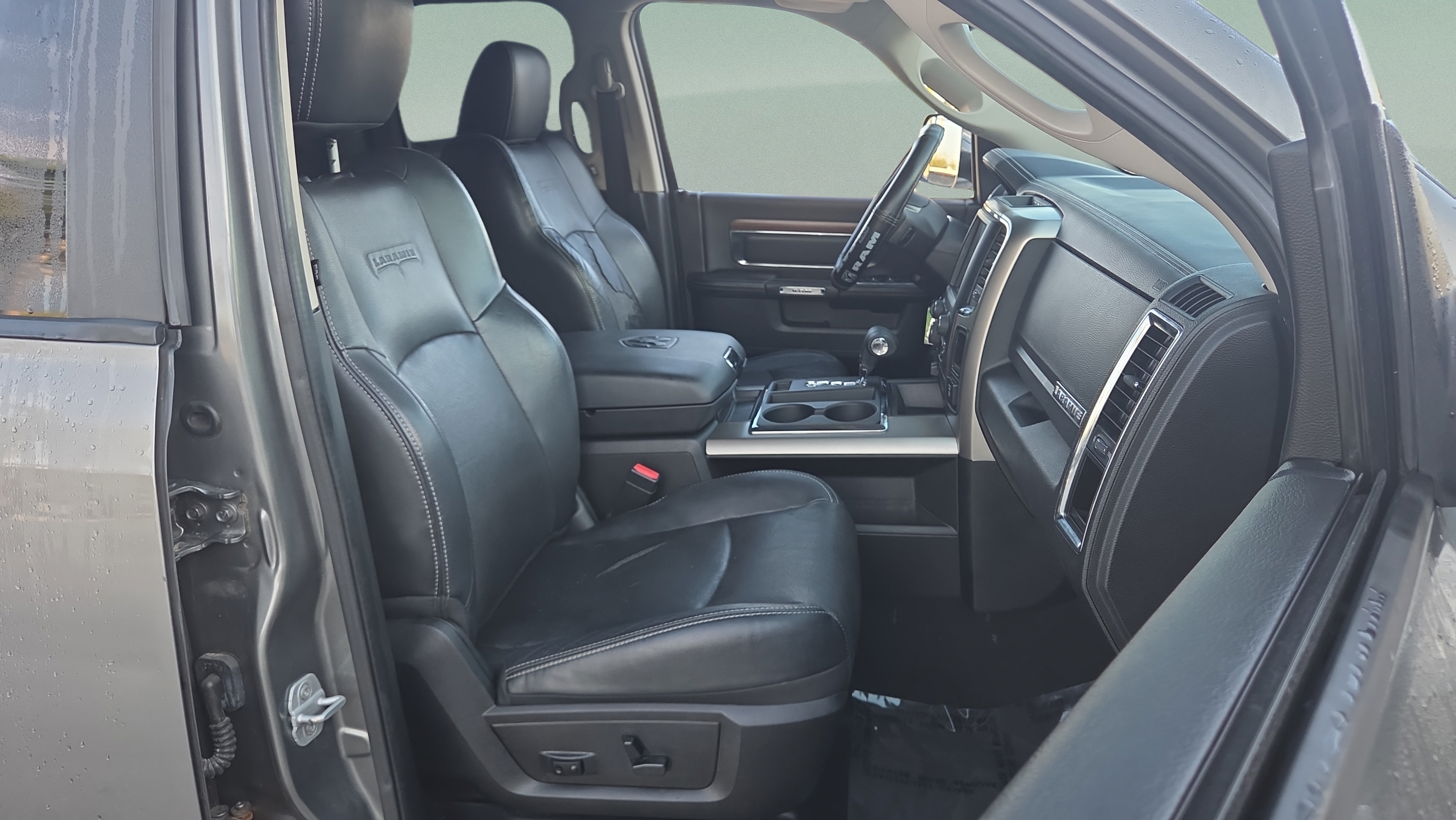 Used 2013 RAM 1500 Laramie w/ Protection Group AWD/4WD image 17