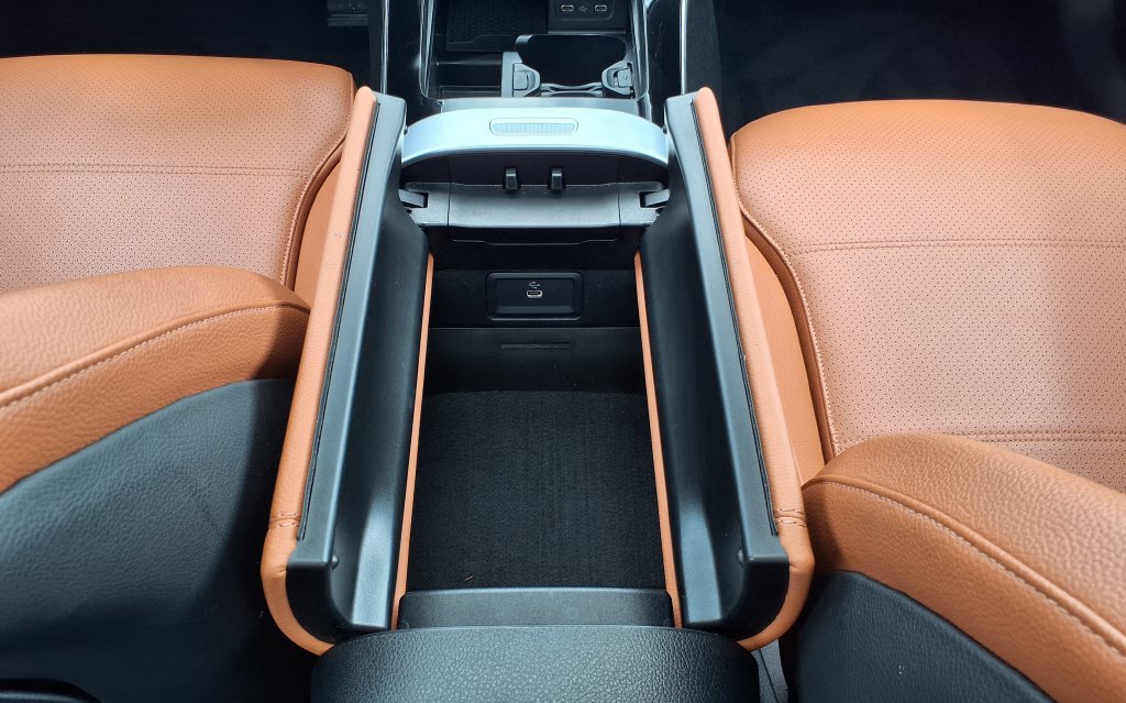 Used 2025 Mercedes-Benz C 300 Sedan image 30