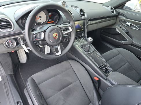 Certified 2025 Porsche 718 Cayman GT4 image 4