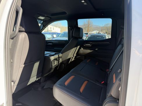 Used 2025 GMC Sierra 1500 AT4 w/ AT4 Premium Package image 25