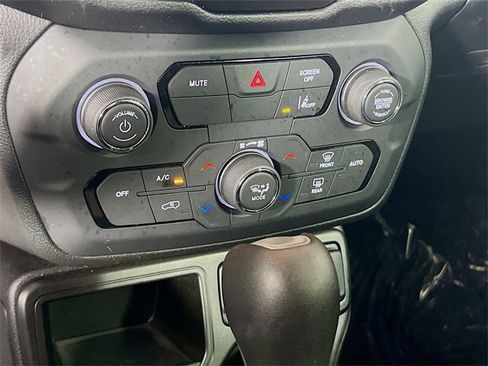 Used 2021 Jeep Renegade Sport image 11