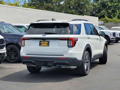New 2026 Ford Explorer ST-Line w/ ST-Line Street Pack AWD/4WD image 4