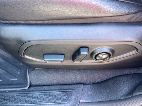 Used 2025 Jeep Grand Cherokee L Altitude RWD image 9