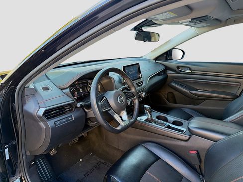 Used 2020 Nissan Altima 2.5 SR w/ Premium Package image 9