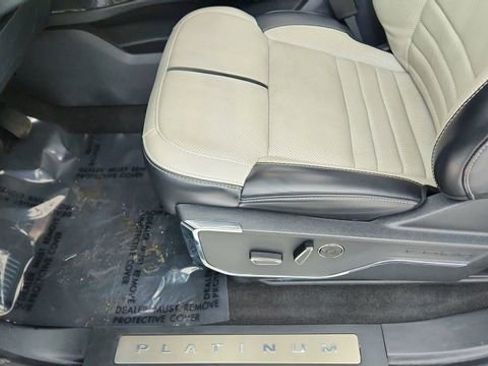 Used 2024 Ford F150 Lightning Platinum image 34