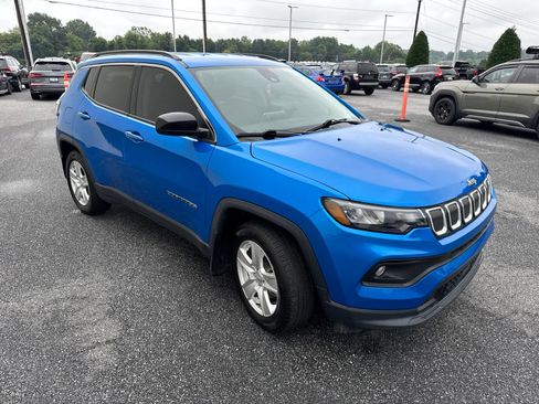 Used 2022 Jeep Compass Latitude FWD image 3