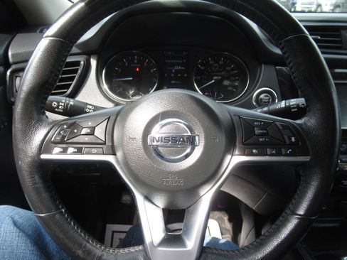 Used 2018 Nissan Rogue AWD image 28