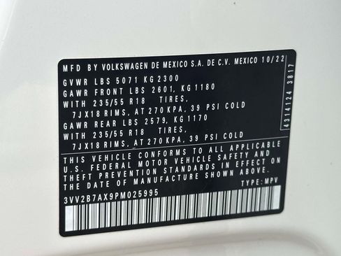 Used 2023 Volkswagen Tiguan SE image 25