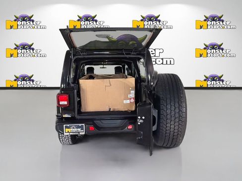 Used 2021 Jeep Wrangler Unlimited Sahara w/ Uconnect 4C Nav & Sound Group AWD/4WD image 26