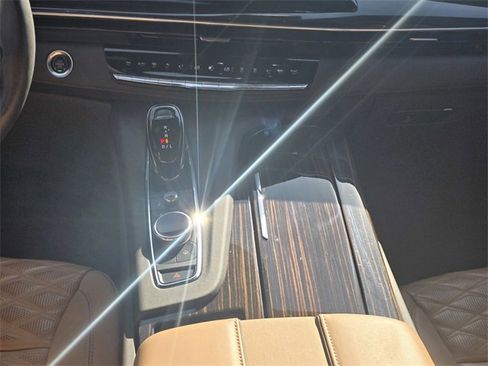 Used 2024 Cadillac Escalade Premium Luxury w/ Performance Package image 18