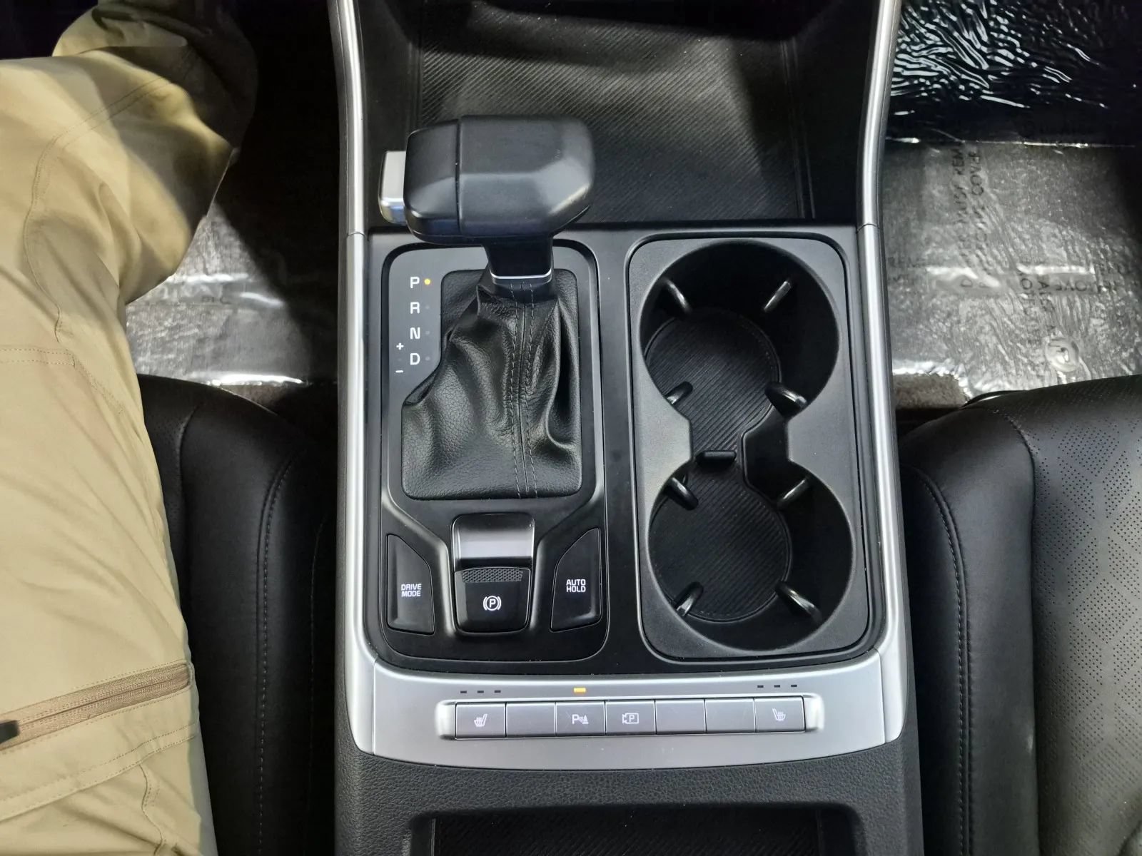 Used 2025 Kia Carnival FWD image 33