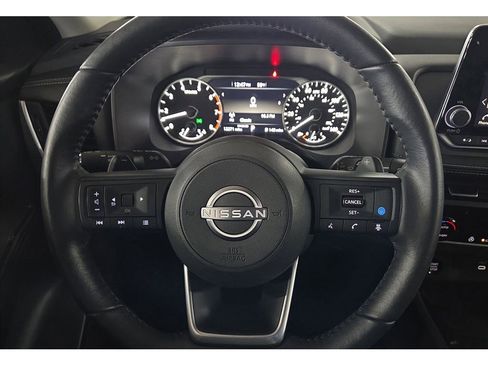 Used 2024 Nissan Rogue SV w/ SV Premium Package image 13