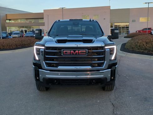 Used 2025 GMC Sierra 2500 SLE image 3