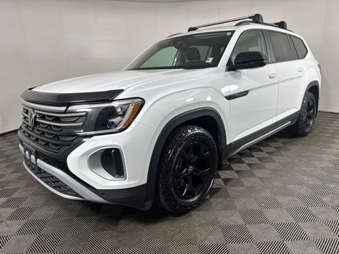 Used 2024 Volkswagen Atlas Peak Edition SE AWD/4WD image 8