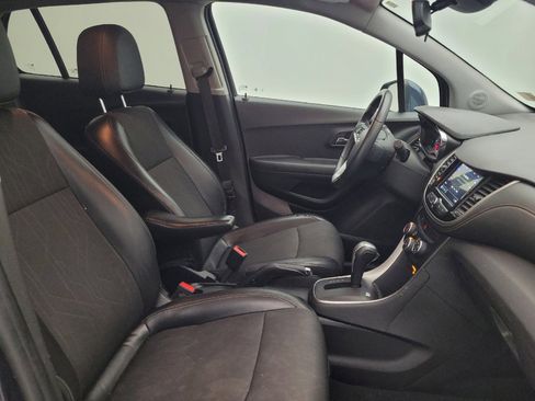 Used 2018 Chevrolet Trax LT w/ LT Convenience Package FWD image 21