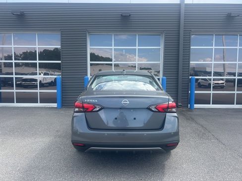 Used 2025 Nissan Versa SV image 3