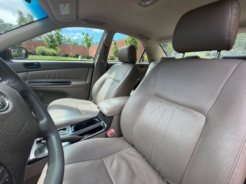 Used 2005 Toyota Camry LE FWD image 12