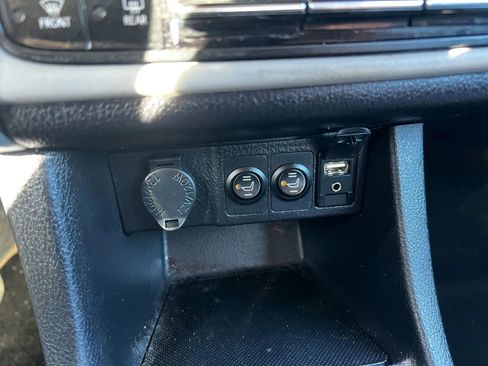 Used 2019 Toyota Corolla LE image 15