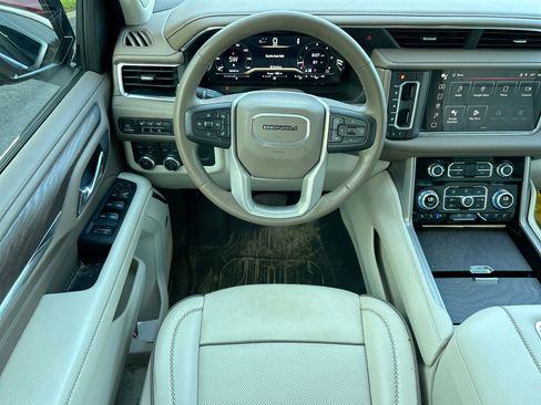Used 2023 GMC Yukon XL Denali image 17