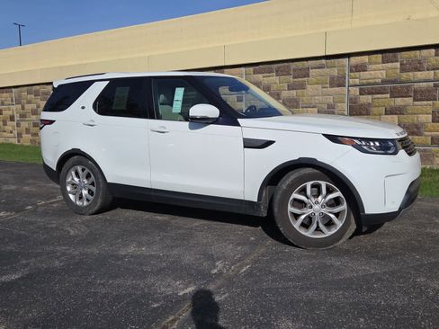 Used 2017 Land Rover Discovery SE image 3