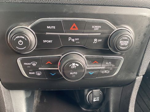 Used 2018 Dodge Charger R/T RWD image 18