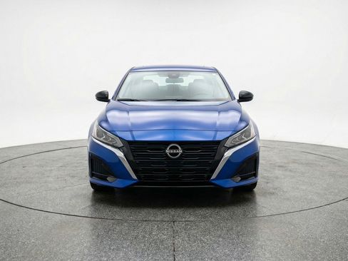 Used 2025 Nissan Altima 2.5 SV image 2