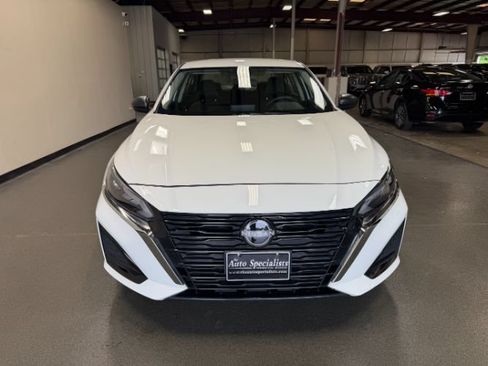Used 2025 Nissan Altima 2.5 SV FWD image 7