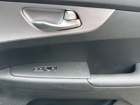Used 2023 Kia Forte LXS w/ LXS Technology Package FWD image 21