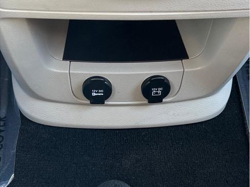 Used 2018 Dodge Grand Caravan SE w/ UConnect Hands-Free Group image 14