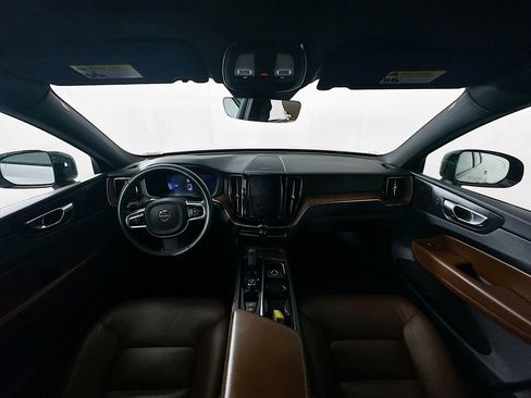 Used 2023 Volvo XC60 B5 Plus image 10