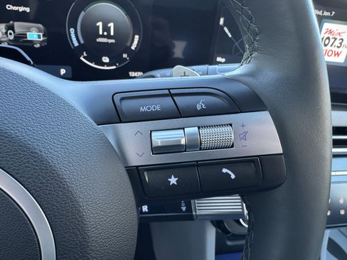 Used 2025 Hyundai Tucson Limited image 13