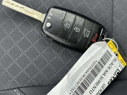 Used 2018 Kia Sorento L image 33