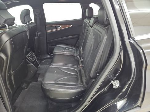 Used 2017 Lincoln MKX Reserve w/ Lincoln MKX Climate Package FWD image 4