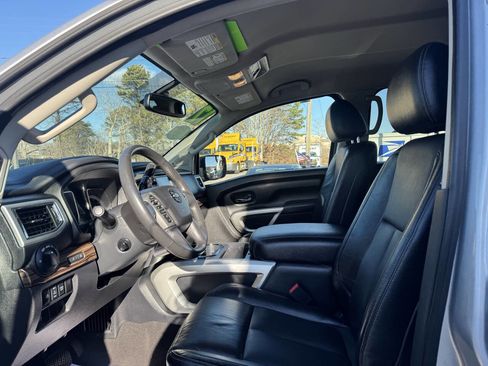 Used 2017 Nissan Titan SL image 17