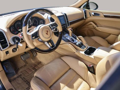 Used 2016 Porsche Cayenne Turbo AWD/4WD image 18