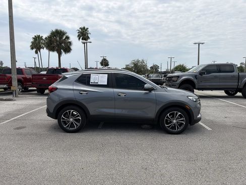 Used 2020 Buick Encore GX Essence FWD image 2