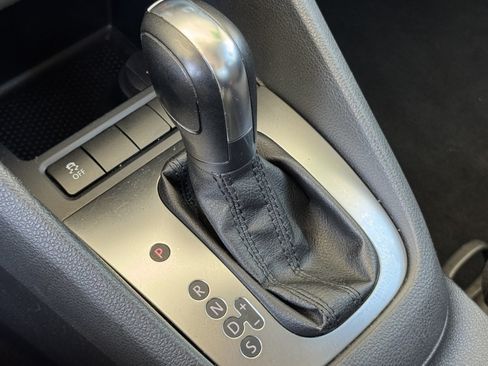 Used 2012 Volkswagen Golf 2-Door FWD image 15