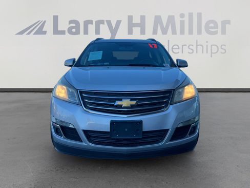 Used 2017 Chevrolet Traverse LT image 8