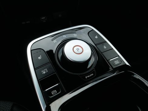 Certified 2021 Kia Niro EX w/ Cold Weather Package FWD image 24